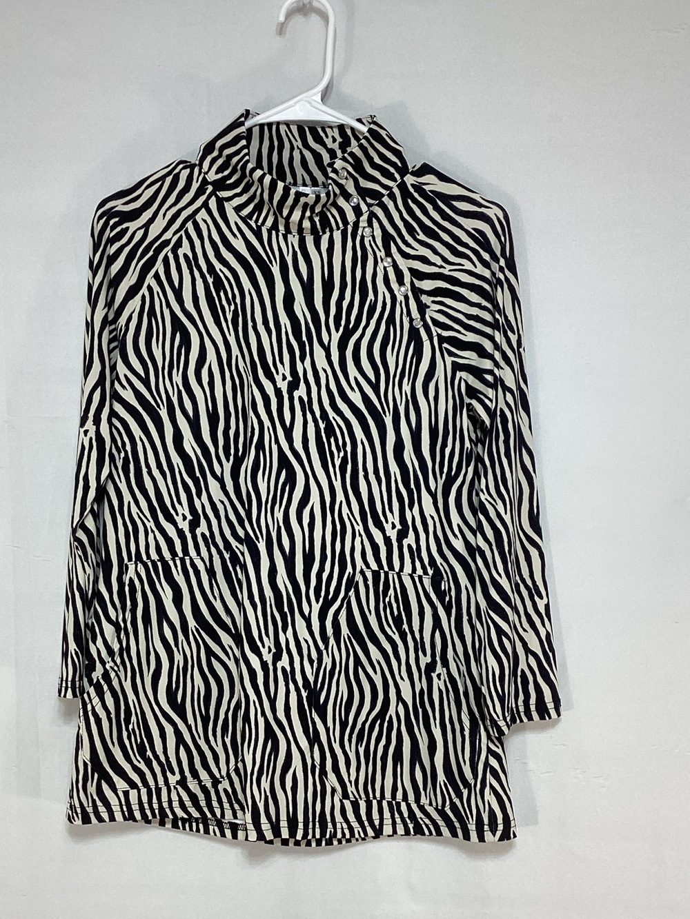 Lulu-B XS Black and Tan Animal Print Long Sleeve Top